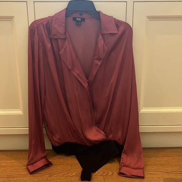 Paige Sevynne Surplice V Neck Shirt Bodysuit Silky Satin Long Sleeves Top L $179 - Picture 5 of 9